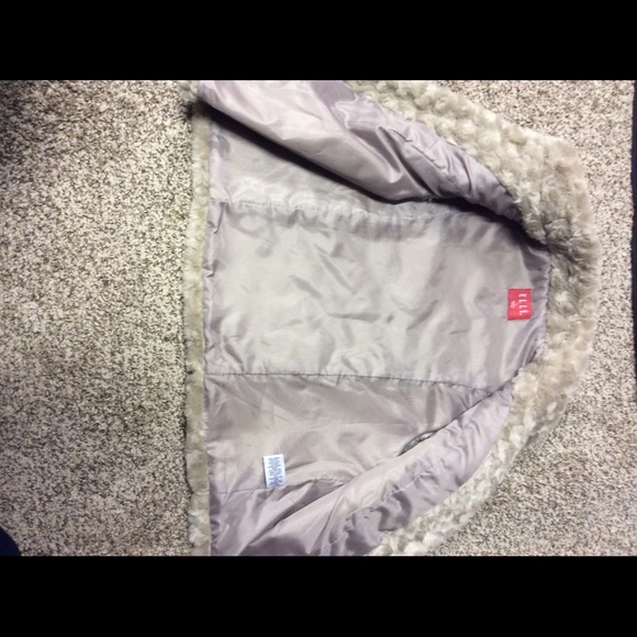 ELLE Vest - Picture 4 of 5